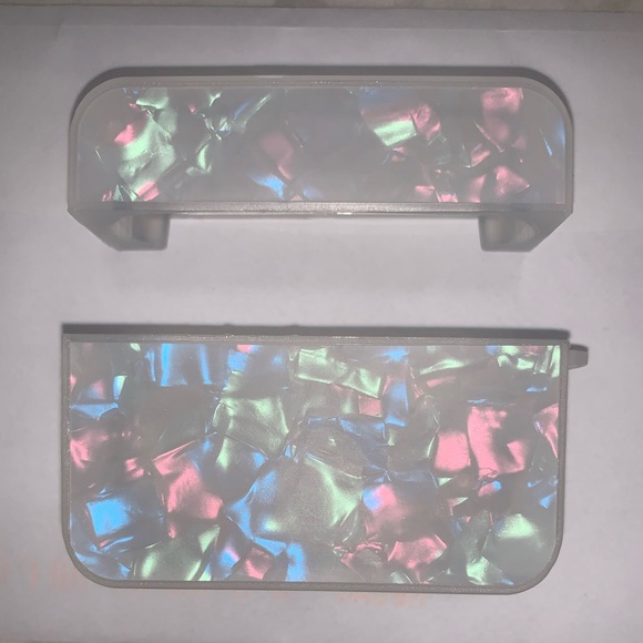 AirPods Pro Case and Earbuds - Picture 4 of 6